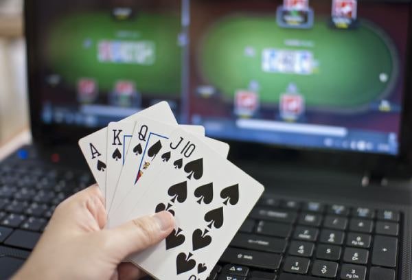 Tabel pembayaran Wolf Gold menampilkan nilai simbol dan aturan pembayaran